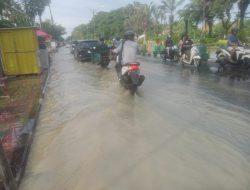 Pamekasan Lumpuh, Banjir Memporak-porandakan Rumah Warga