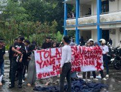 Mahasiswa STISIP Nekat Letakkan Almamater di Tanah Tolakan terhadap Study Banding