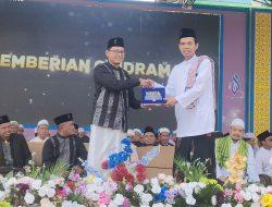 Ribuan Masyarakat Hadiri Pengajian Dr.  KH. Abdul Somad di Yayasan PP Nurul Ulum Umar Zayyadi Ponjanan Barat