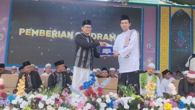 Ribuan Masyarakat Hadiri Pengajian Dr.  KH. Abdul Somad di Yayasan PP Nurul Ulum Umar Zayyadi Ponjanan Barat