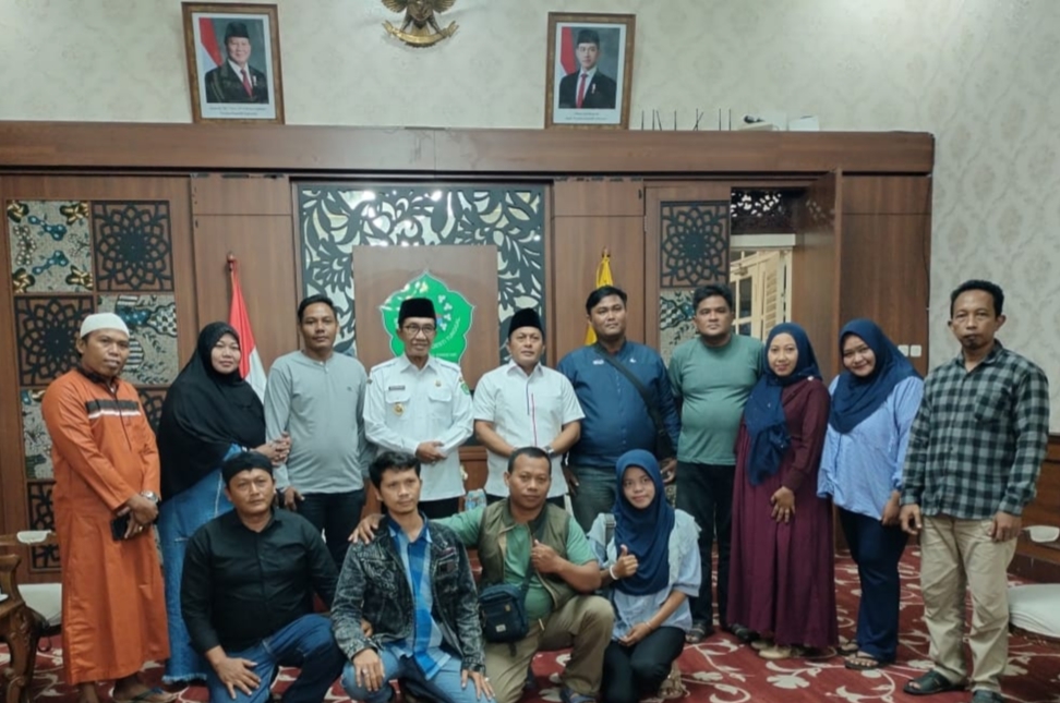 Setelah Audiensi Panjang, Bupati Pamekasan Berikan Izin Para PKL Berjualan di Depan Pendopo Ronggosukowati Sementara