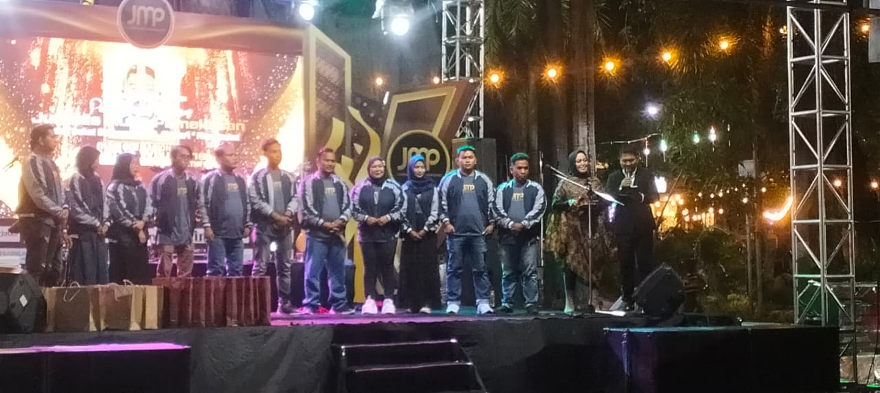 Jurnalis Muda Pamekasan Ciptakan Sejarah Baru: Alam Terbukan Arek Lancor Menjadi Saksi Pelantikan