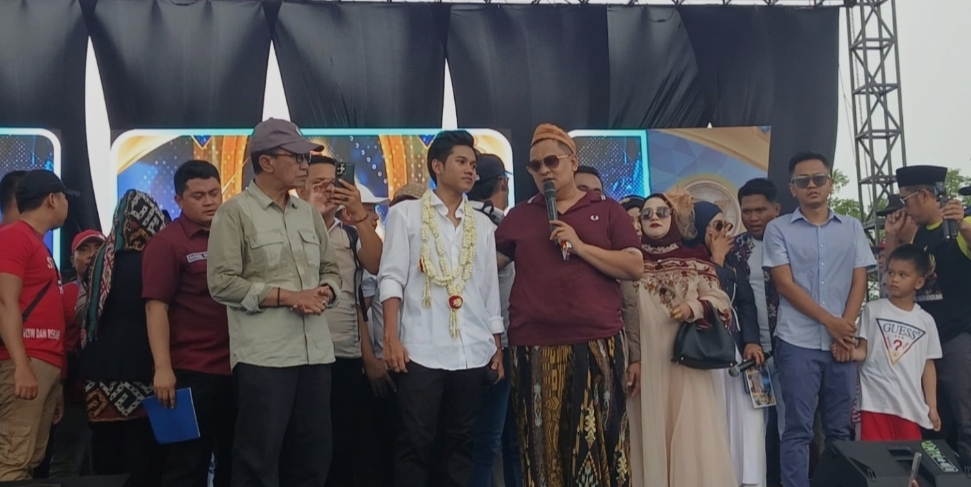 Sambut Valen Sang Juara 2 DA7 Indosiar; Ratusan Ribu Massa Banjiri Stadion Pamellengan