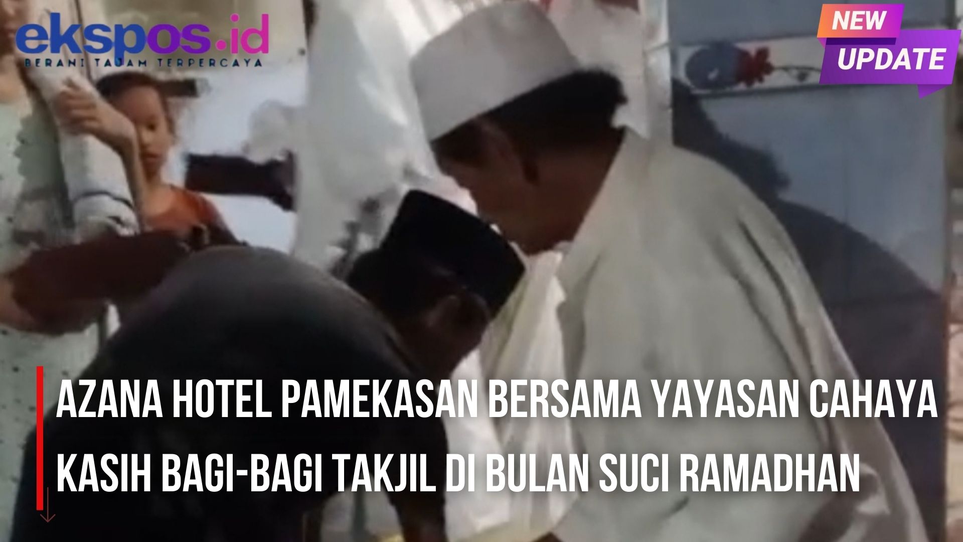 Azana Hotel Pamekasan Bersama Yayasan Cahaya Kasih Bagi-Bagi Takjil di Bulan Suci Ramadhan