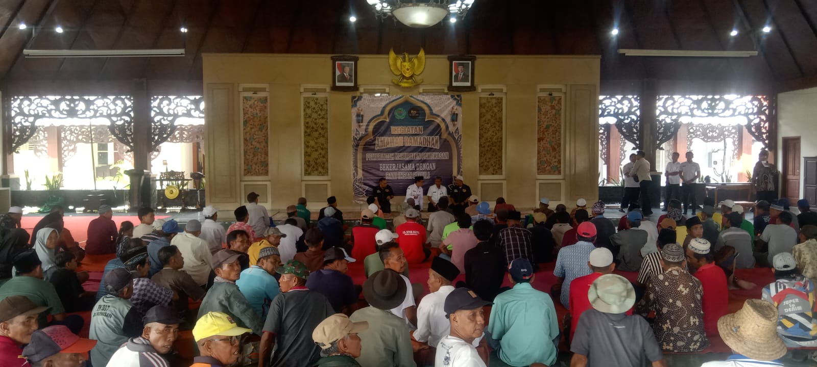 Bupati Pamekasan Bersama BIP Santuni Tukang Becak, Wujud Kepedulian di Bulan Ramadhan