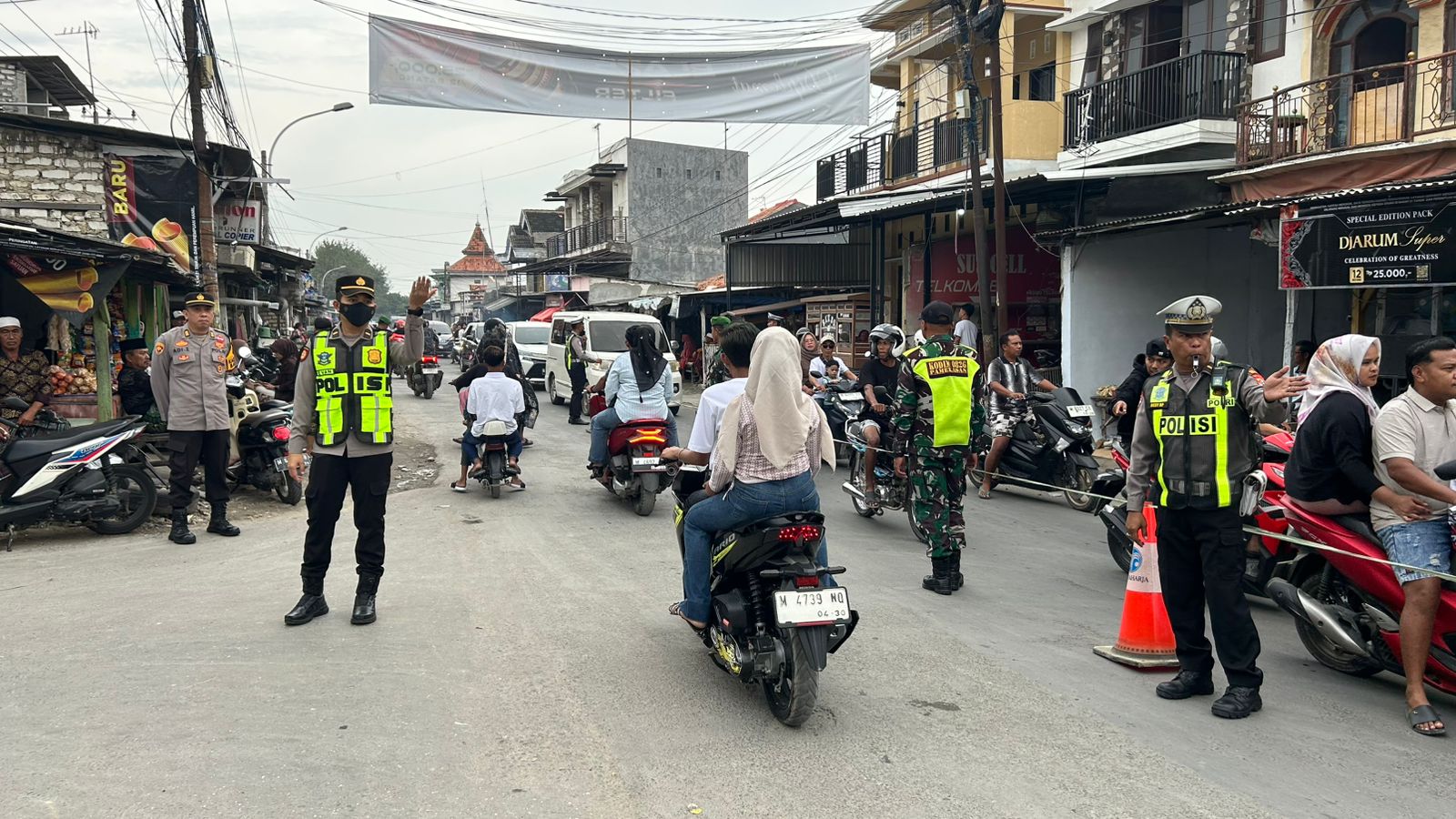 Tradisi “Per-Peran” di Tlanakan Berlangsung Meriah