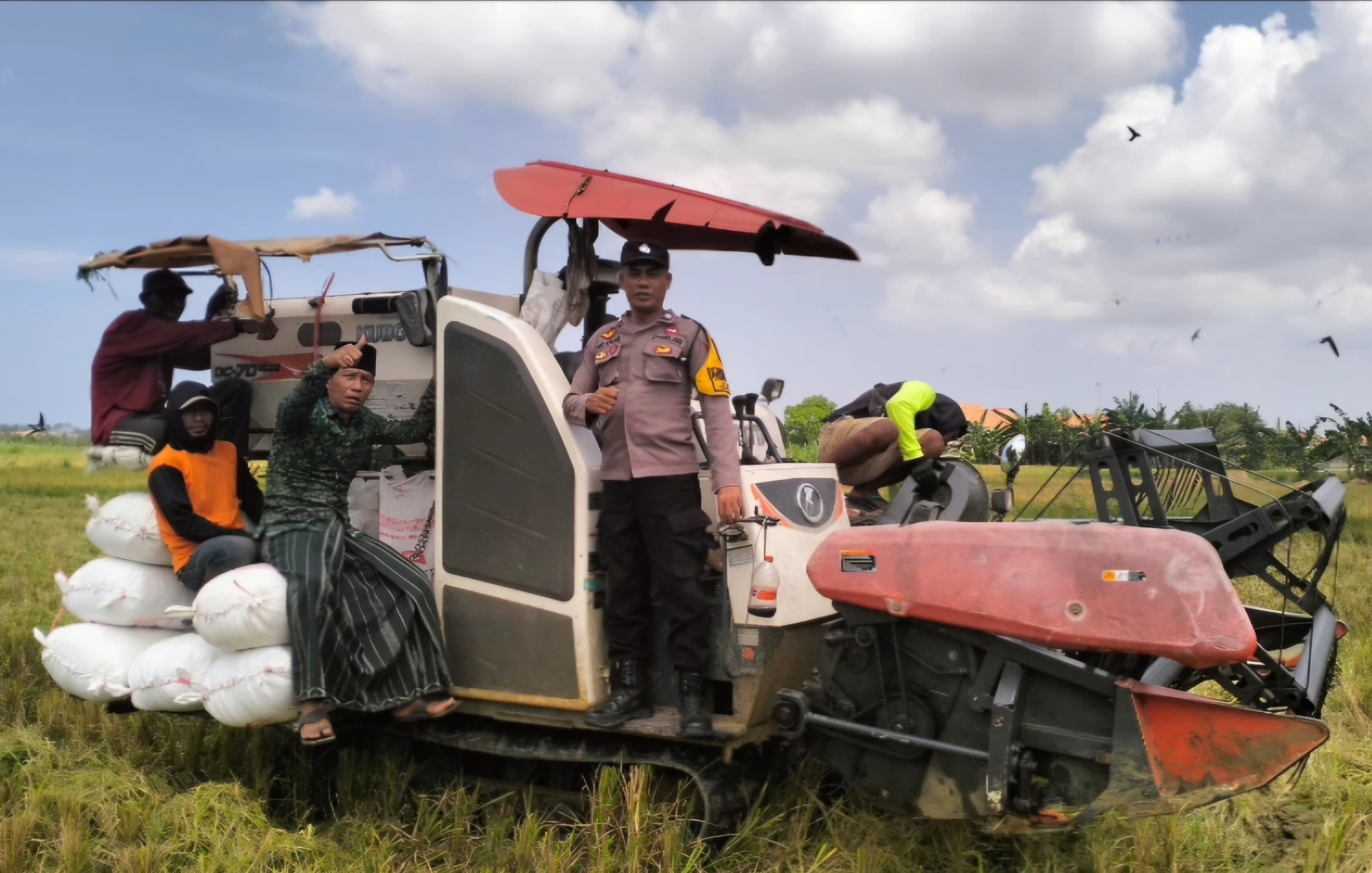 Sinergi Polri dan Desa: Kades Durbuk Bersama Bhabinkamtibmas Sukseskan Panen Raya Mendukung Program “Asta Cita” Presiden RI