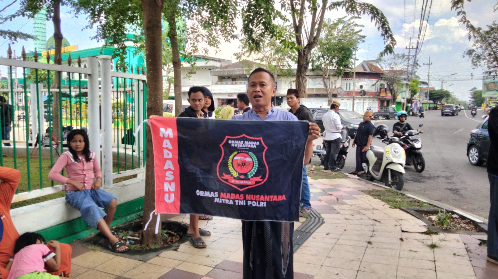 DPK Madas Nusantara Pegantenan Sambut Kedatangan H. Her Usai Pemeriksaan KPK