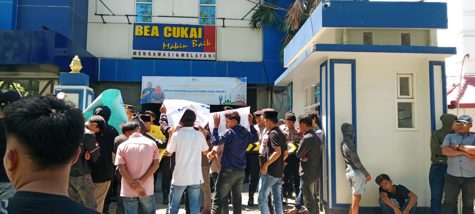 Aksi Demonstrasi Formatur Tuntut Usut Praktek Ternak Pita Cukai