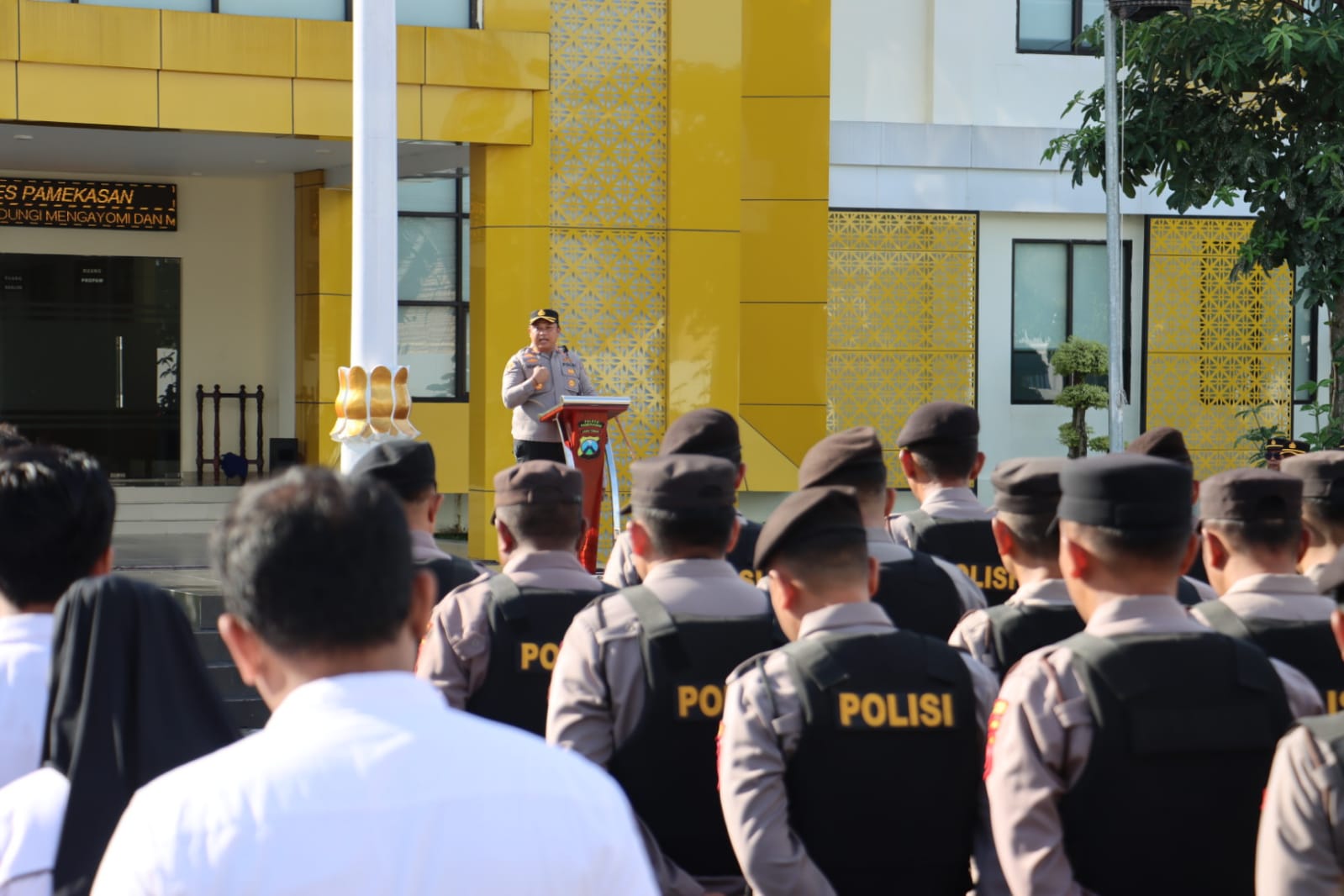 Polres Pamekasan Kerahkan Personel Gabungan Amankan Keberangkatan Calon Jamaah Haji 2026