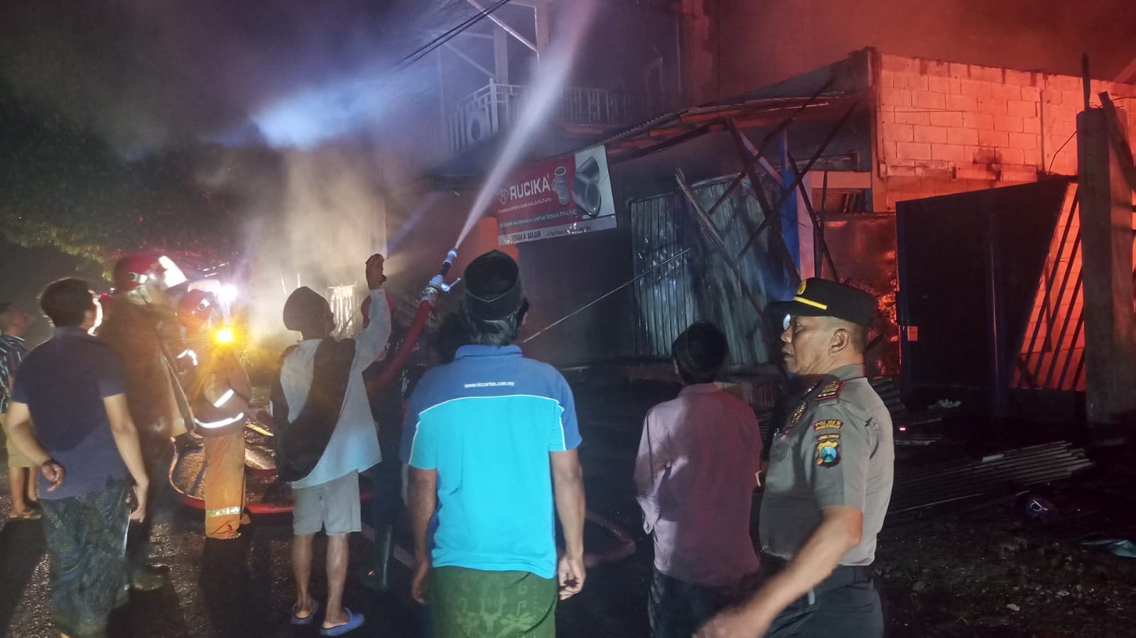 Gudang Kayu dan Toko Bangunan di Pasean Hangus Terbakar