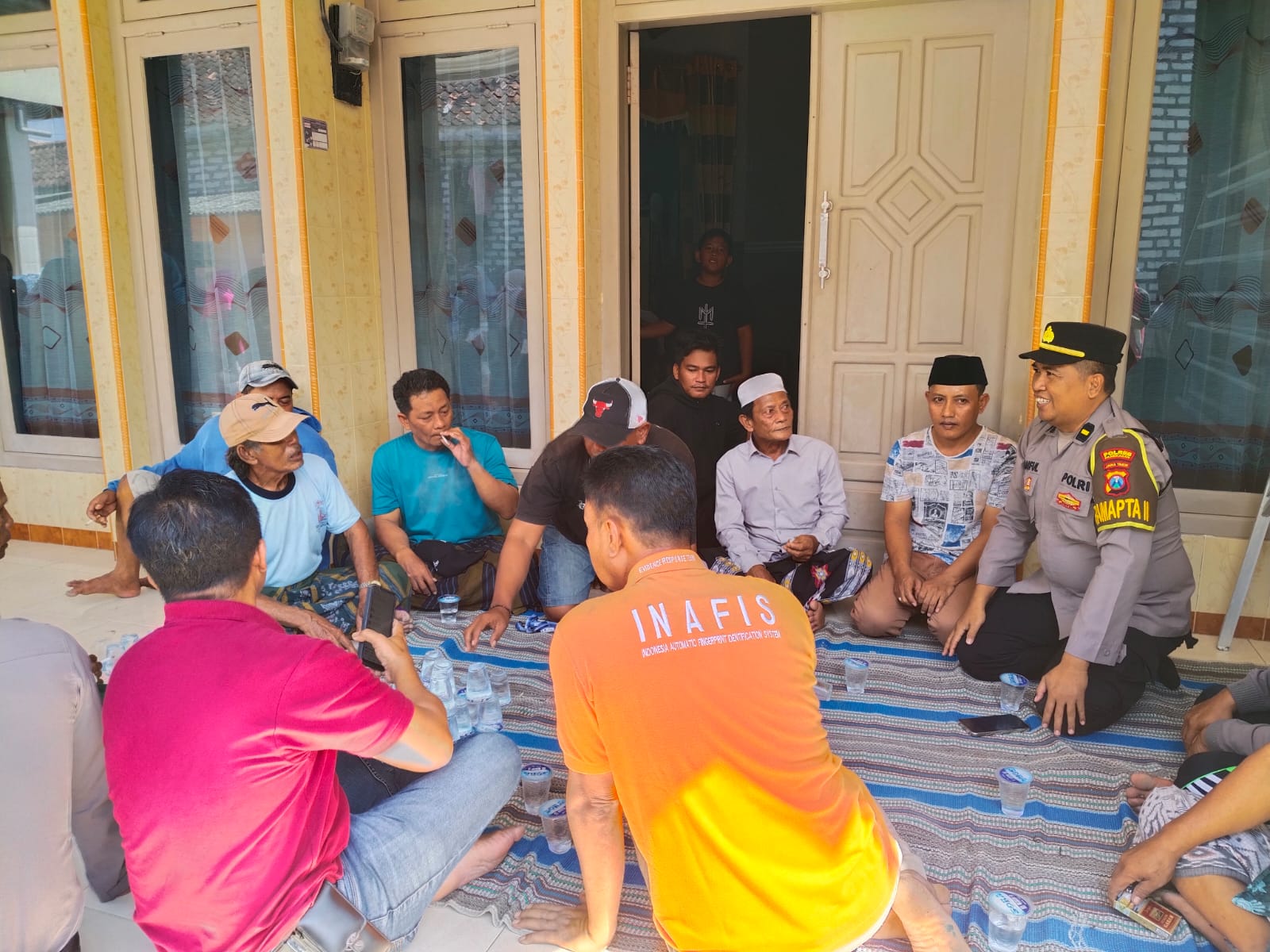 Polairud Bersama Instansi Terkait Evakuasi Korban Laka Laut di Perairan Galis