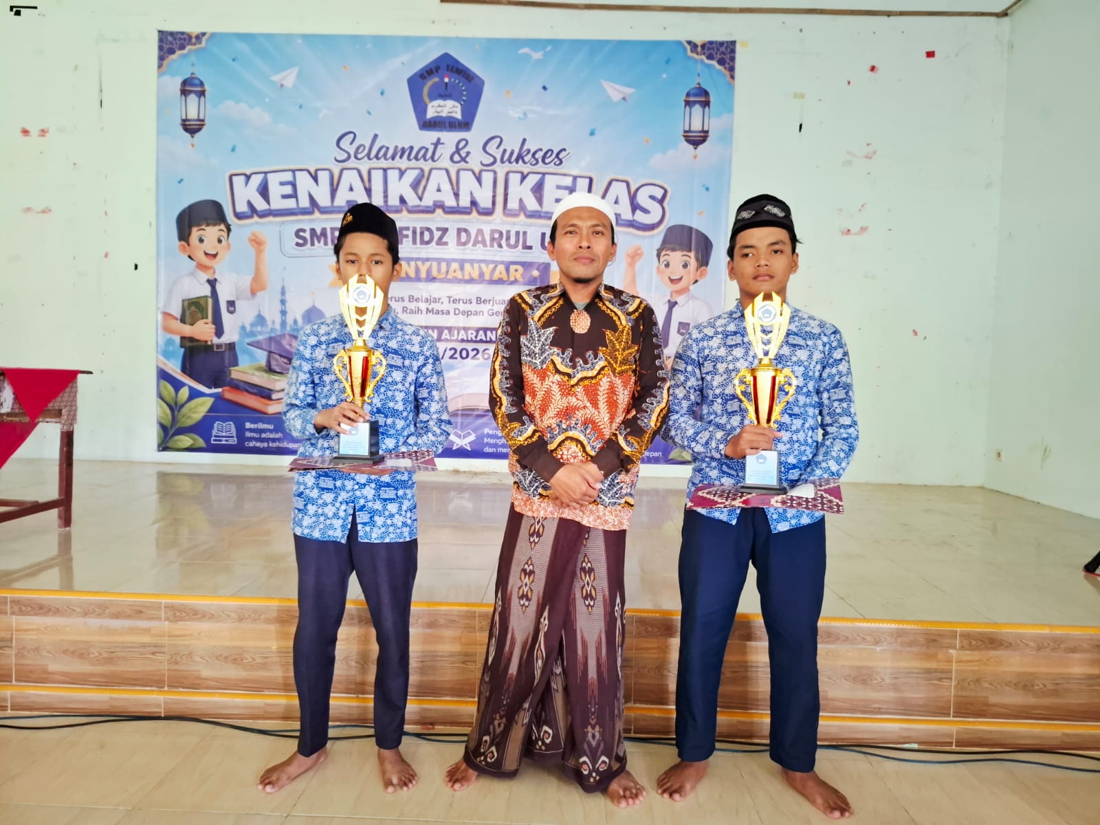SMP Tahfidz Darul Ulum Banyuanyar Beri Penghargaan kepada Siswa Penghafal 22 Juz Al-Qur’an