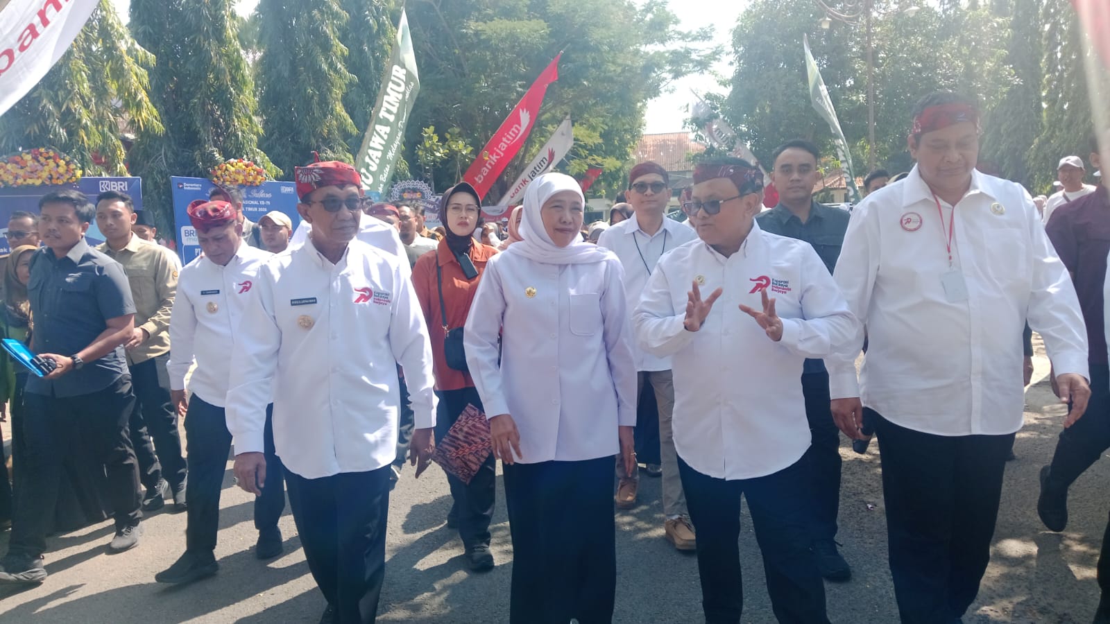 Khofifah Indar Parawansa, bersama Menteri Koperasi RI Hadiri Puncak Hari Koperasi Nasional ke-79 Tingkat Provinsi Jawa Timur Digelar di Pamekasan