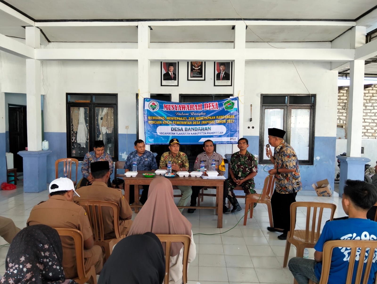 Polsek Tlanakan Hadiri Musrenbangdes Desa Bandaran, Kawal Perencanaan Pembangunan Tepat Sasaran