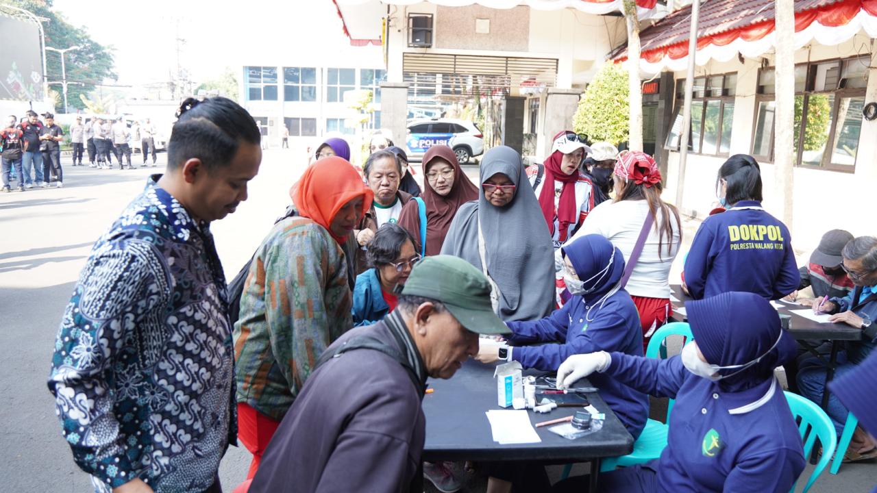 Polresta Malang Kota Gelar Makan Bersama dan Pemeriksaan Kesehatan Gratis