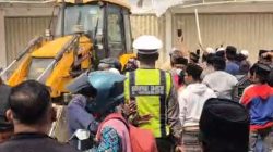 Warga Palengaan Tolak Pembangunan Toko Modern di Potoan Laok, Bagian Depan Bangunan Dibongkar