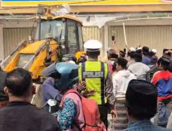 Warga Palengaan Tolak Pembangunan Toko Modern di Potoan Laok, Bagian Depan Bangunan Dibongkar